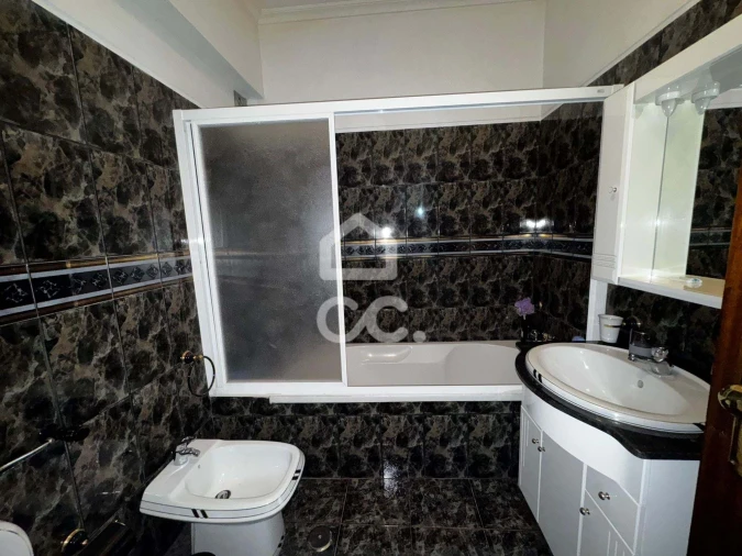 Apartamento T3 para Venda em Vilar de Nantes Foto 16