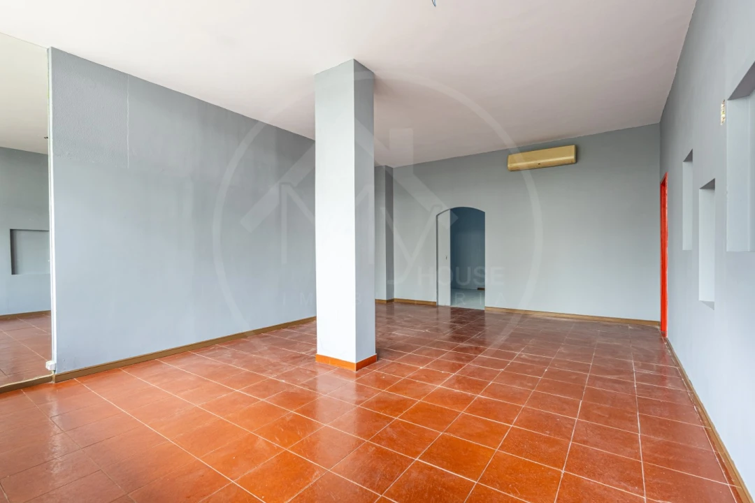 Loja para Arrendamento em Vila Pouca de Aguiar Foto 1