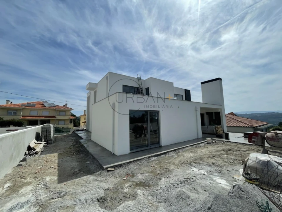 Moradia T5 para Venda em Fragosela Foto 3