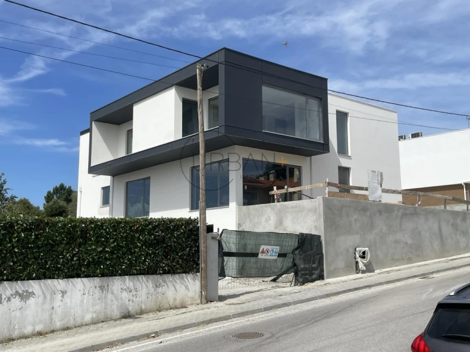 Moradia T5 para Venda em Fragosela Foto 6