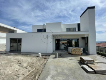 Moradia T5 para Venda em Fragosela