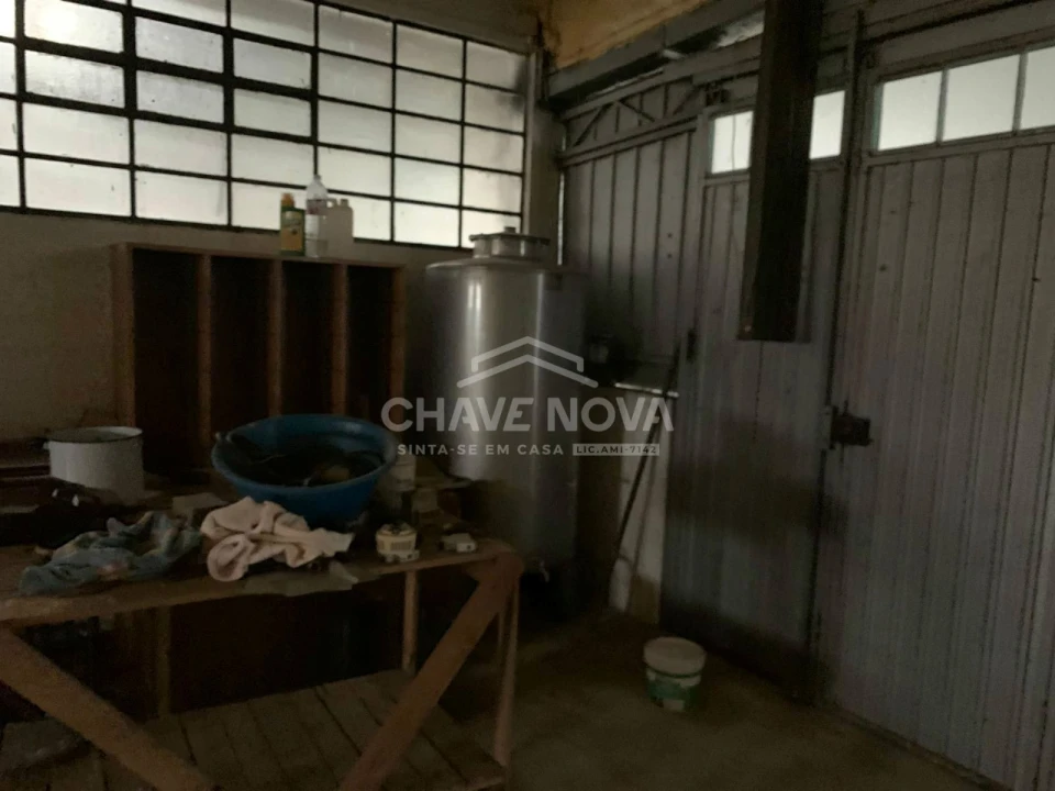 Armazém para Venda em São João da Madeira Foto 12