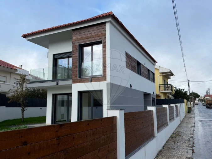 Moradia T3 para Venda em Algueirão-Mem Martins