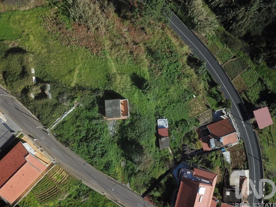 Terreno para Venda em Arco da Calheta Foto 1