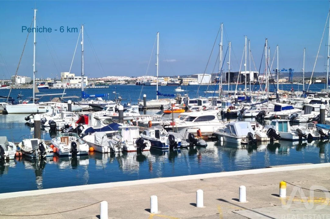 Moradia T4 para Venda em Atouguia da Baleia Foto 24