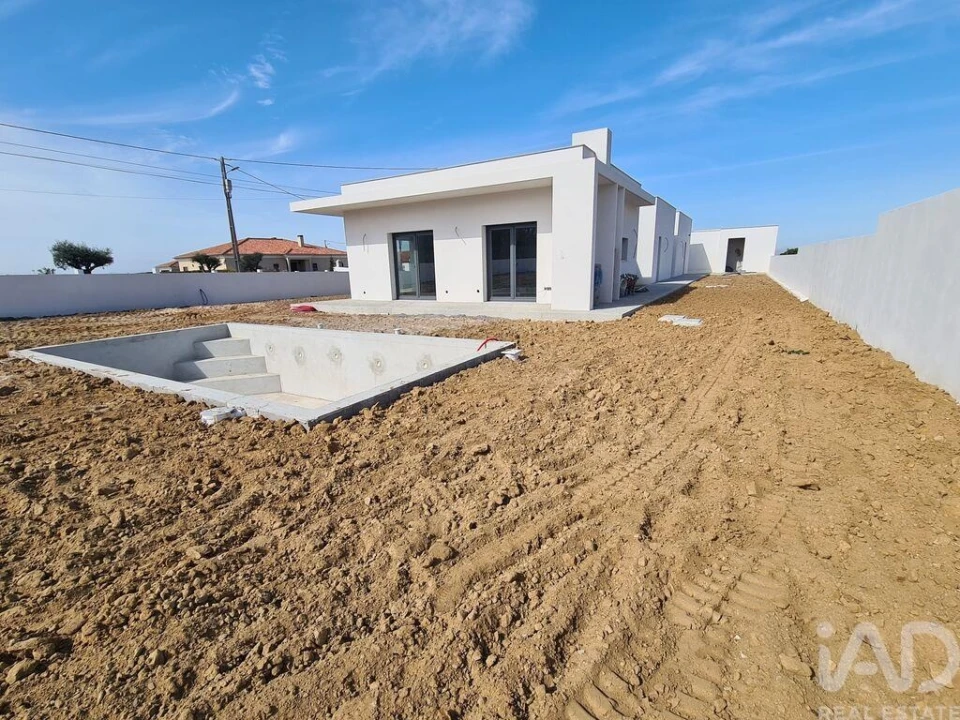 Moradia T4 para Venda em Atouguia da Baleia Foto 2