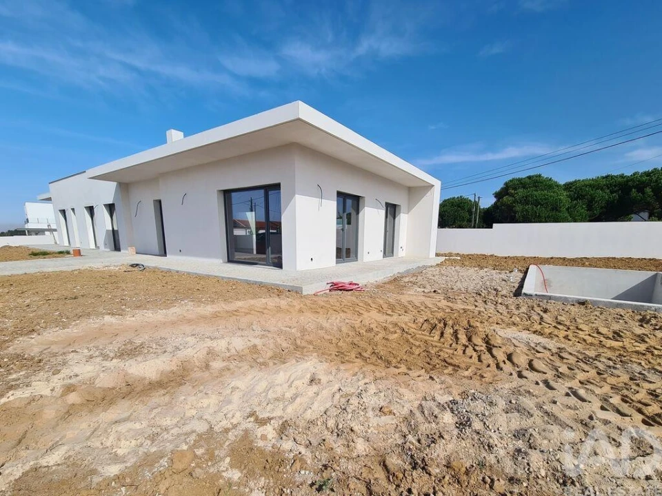 Moradia T4 para Venda em Atouguia da Baleia Foto 3