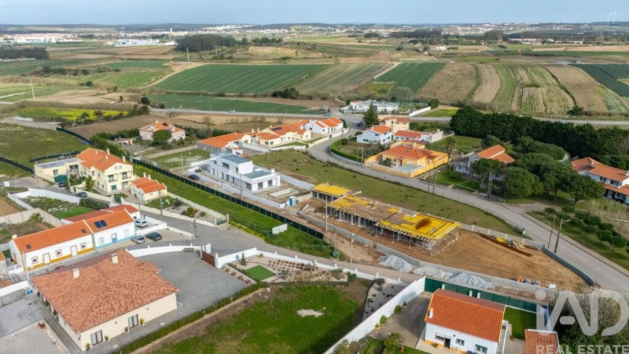 Moradia T4 para Venda em Atouguia da Baleia Foto 2