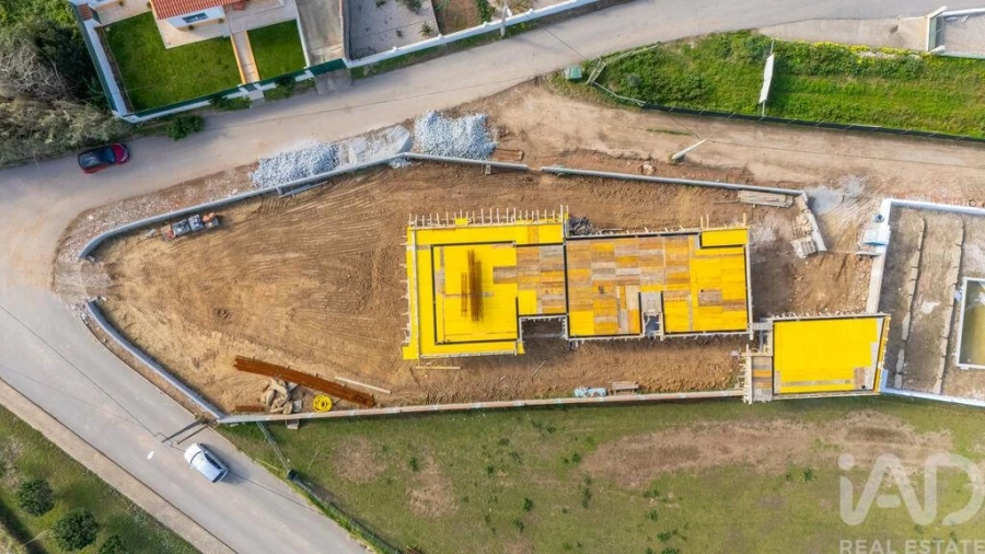 Moradia T4 para Venda em Atouguia da Baleia Foto 3