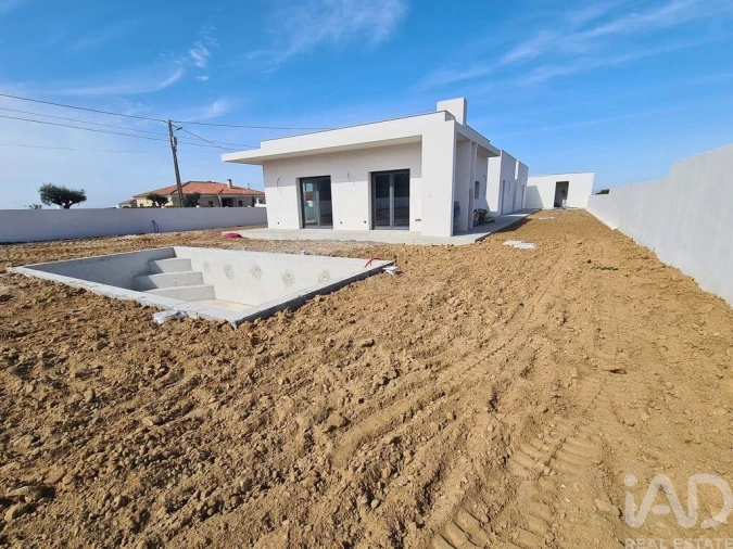 Moradia T4 para Venda em Atouguia da Baleia