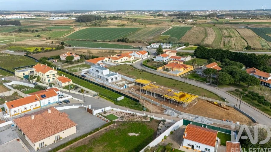 Moradia T4 para Venda em Atouguia da Baleia Foto 2