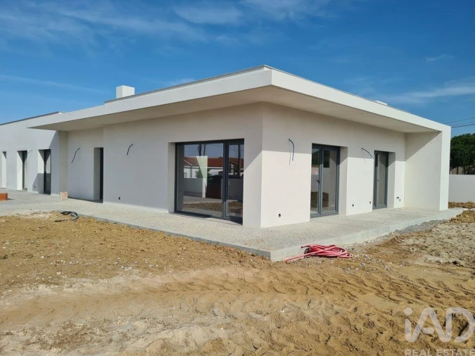 Moradia T4 para Venda em Atouguia da Baleia Foto 3