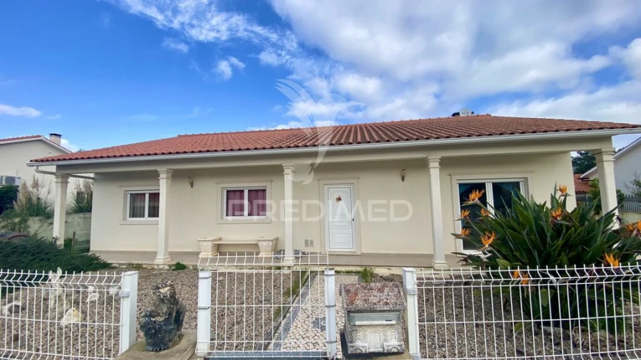 Moradia T3 para Venda em Alcobaça e Vestiaria Foto 2