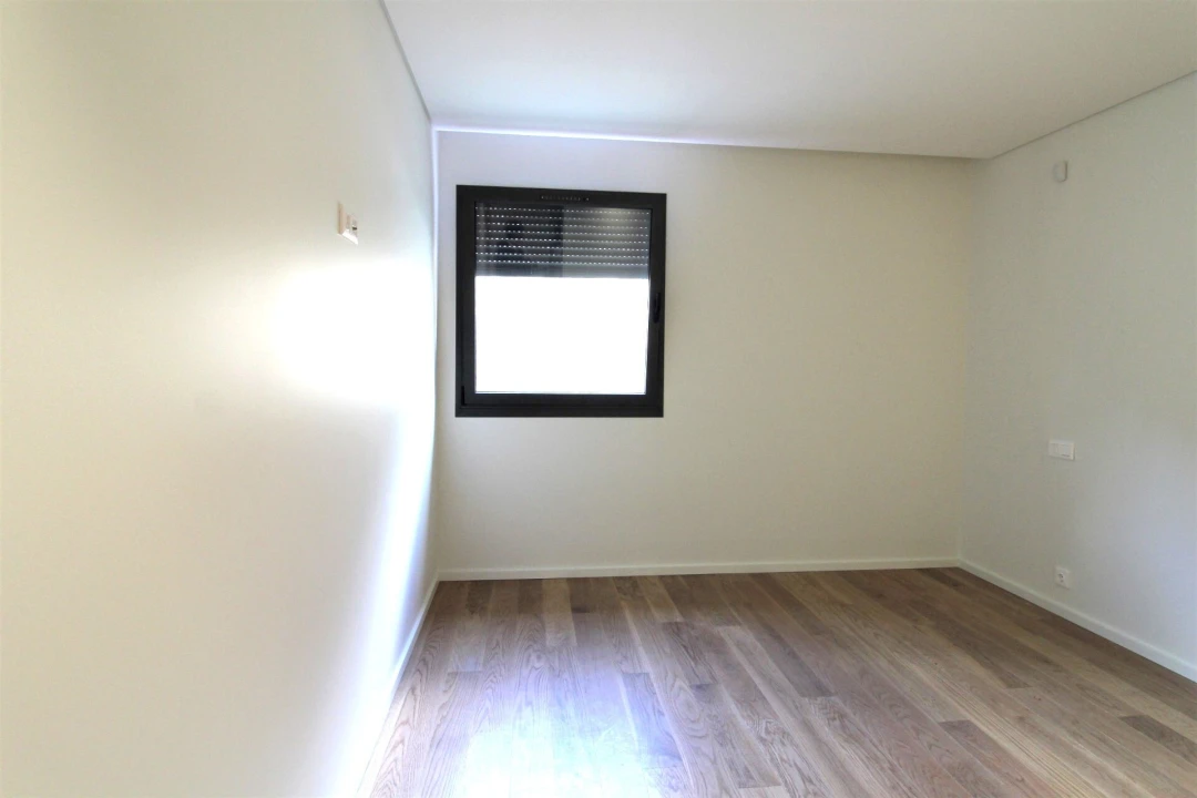 Apartamento T4 para Venda em Azurem Foto 5