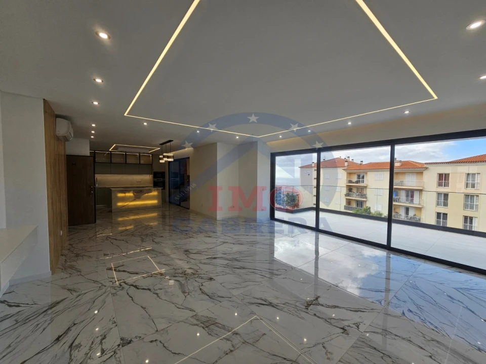 Apartamento T3 para Venda em Caniço Foto 1