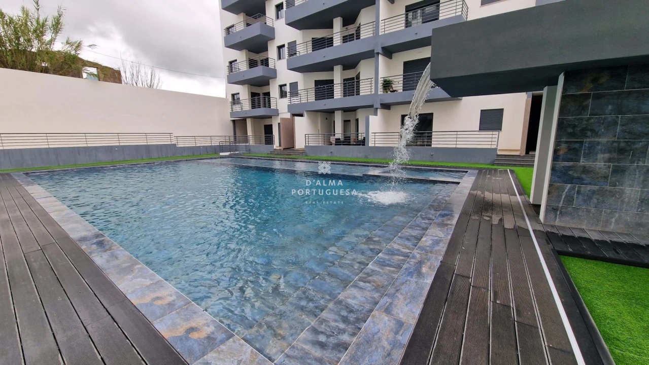 Apartamento T3 para Venda em Quelfes Foto 2