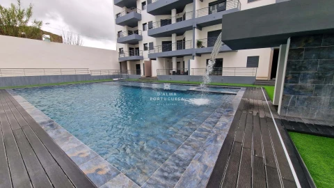Apartamento T3 para Venda em Quelfes