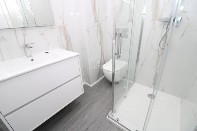 Apartamento T3 para Venda em Quelfes