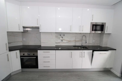 Apartamento T3 para Venda em Quelfes