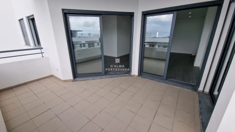 Apartamento T3 para Venda em Quelfes