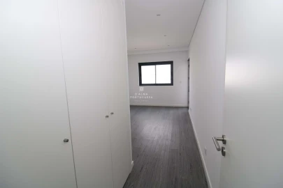 Apartamento T3 para Venda em Quelfes