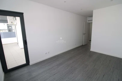 Apartamento T3 para Venda em Quelfes