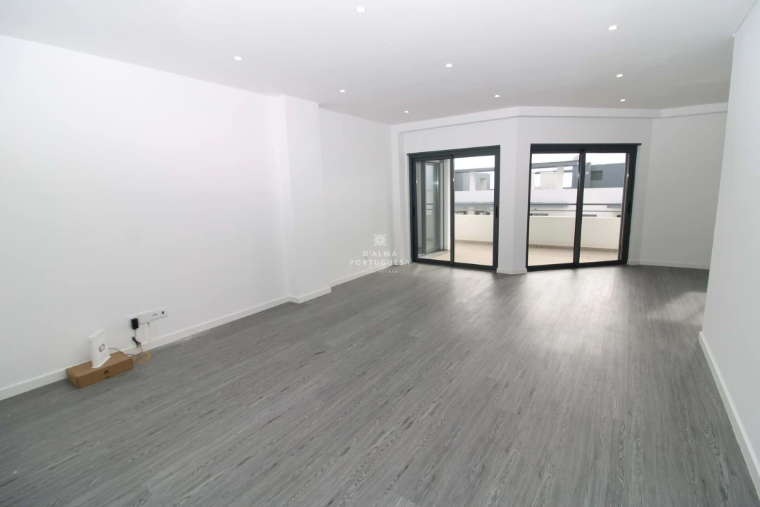 Apartamento T3 para Venda em Quelfes Foto 4
