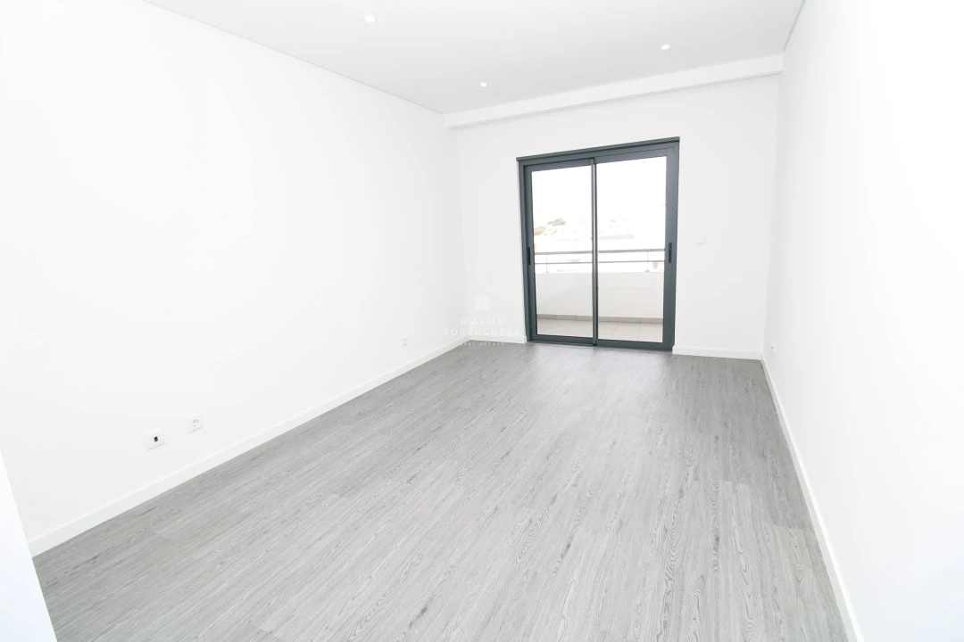 Apartamento T3 para Venda em Quelfes Foto 15