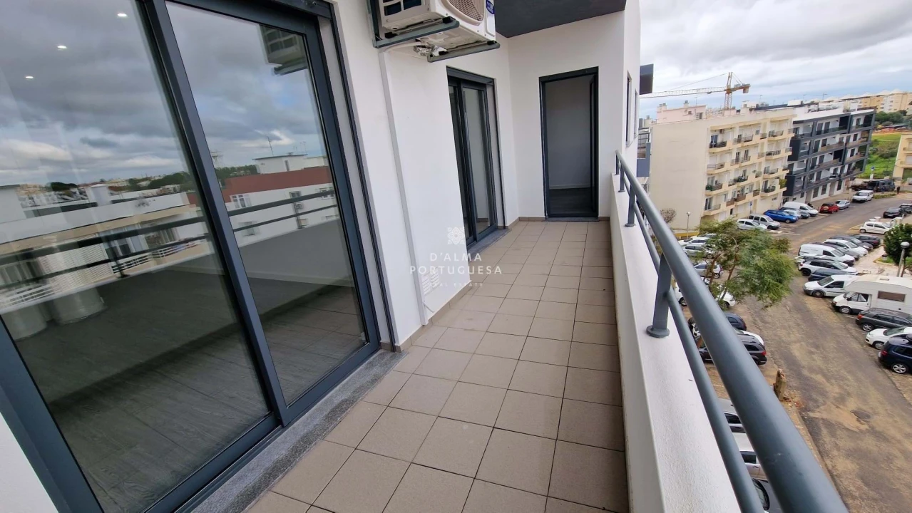 Apartamento T3 para Venda em Quelfes Foto 14