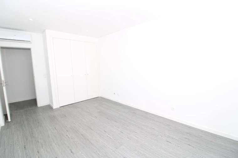 Apartamento T3 para Venda em Quelfes Foto 16