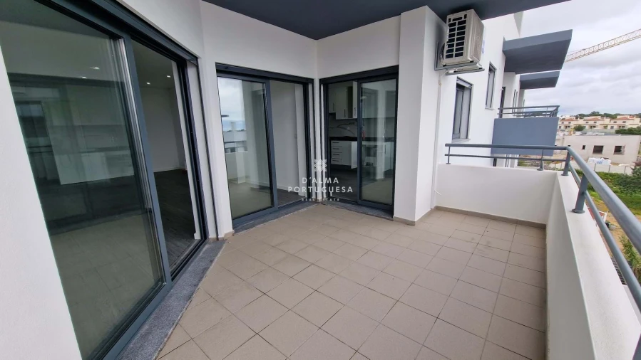 Apartamento T3 para Venda em Quelfes Foto 7