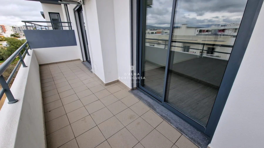 Apartamento T3 para Venda em Quelfes Foto 13