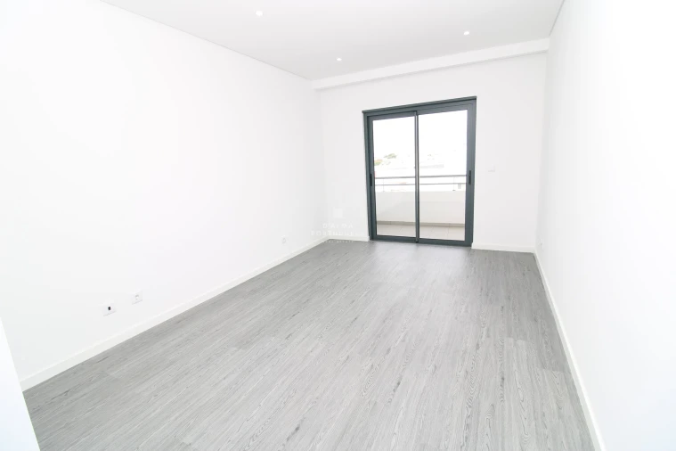 Apartamento T3 para Venda em Quelfes Foto 15