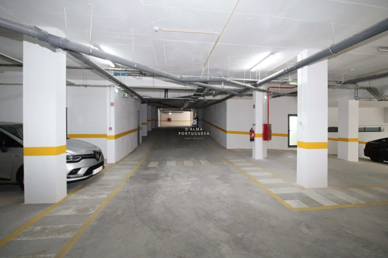 Apartamento T3 para Venda em Quelfes Foto 23