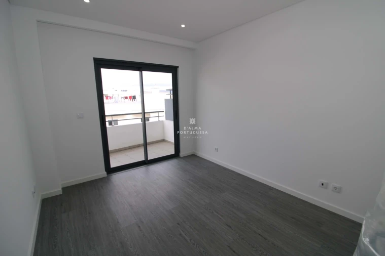 Apartamento T3 para Venda em Quelfes Foto 17