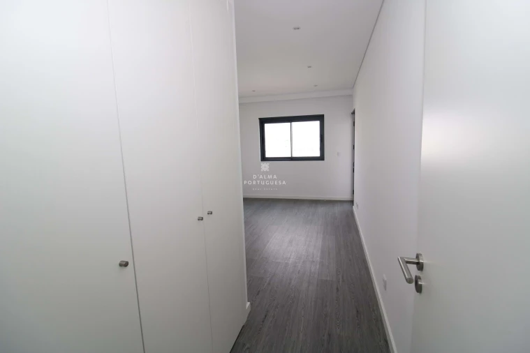 Apartamento T3 para Venda em Quelfes Foto 11