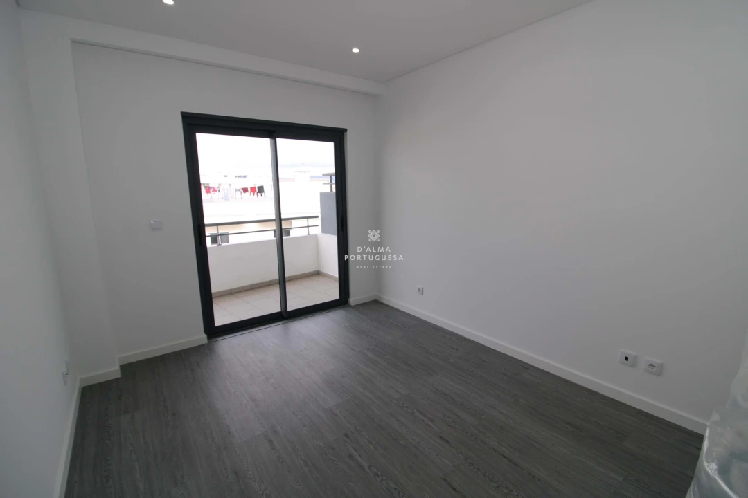 Apartamento T3 para Venda em Quelfes Foto 17