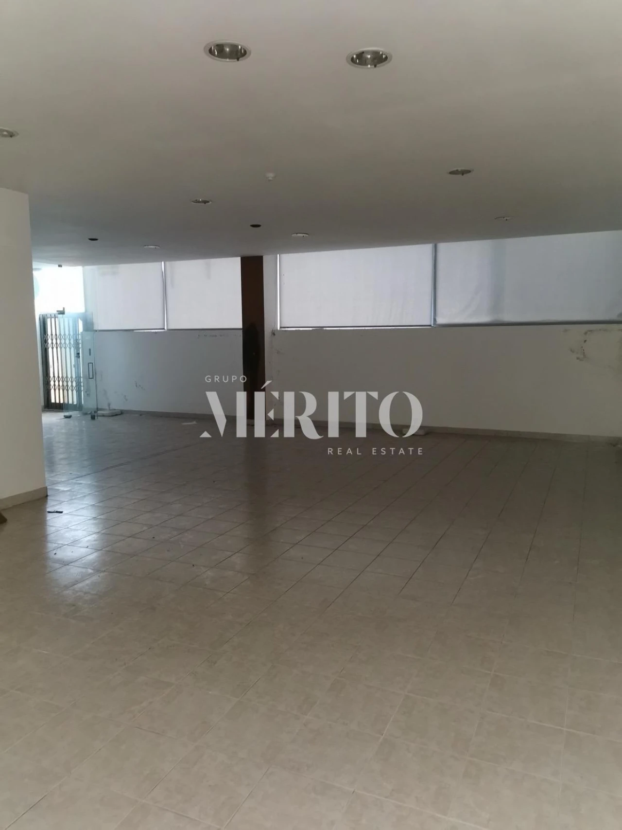 Loja para Venda em Santo Tirso, Couto (Santa Cristina e São Miguel) e Burgães Foto 2