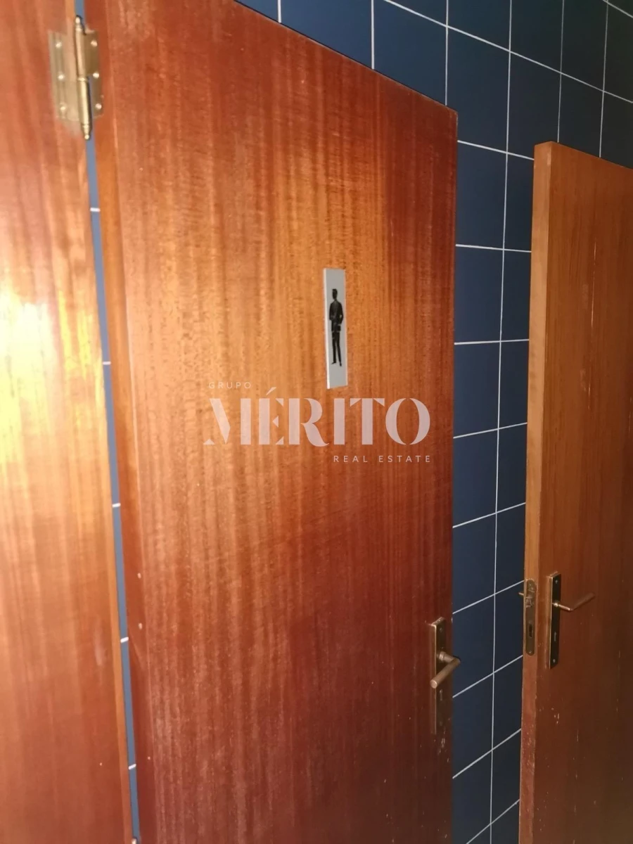 Loja para Venda em Santo Tirso, Couto (Santa Cristina e São Miguel) e Burgães Foto 12