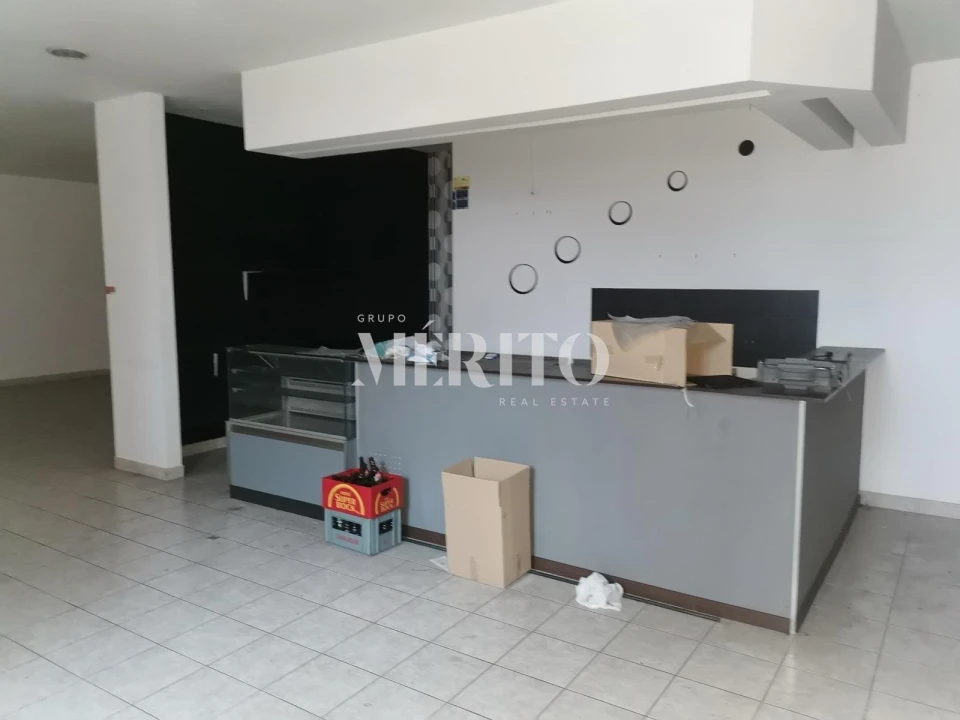 Loja para Venda em Santo Tirso, Couto (Santa Cristina e São Miguel) e Burgães Foto 5