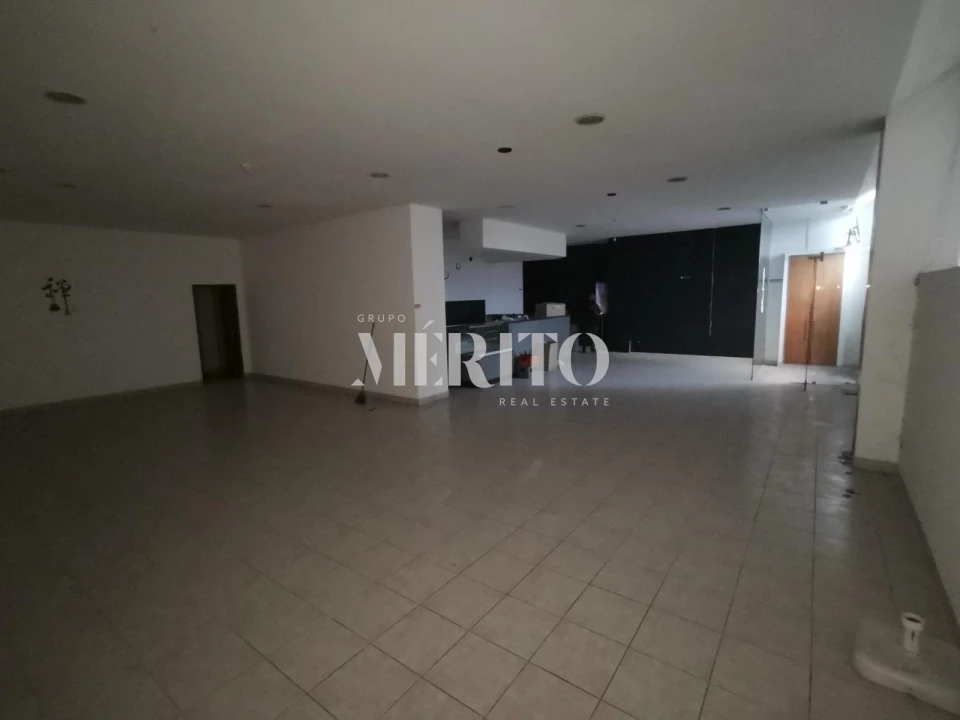 Loja para Venda em Santo Tirso, Couto (Santa Cristina e São Miguel) e Burgães Foto 3