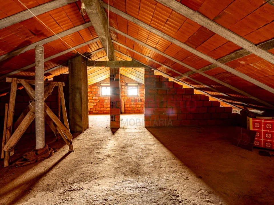 Moradia T4 para Venda em Gouveia (São Pedro e São Julião) Foto 23