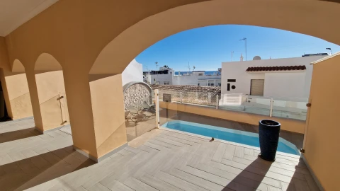 Moradia T4 para Venda em Albufeira e Olhos de Água