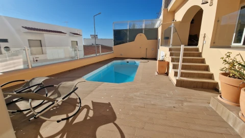 Moradia T4 para Venda em Albufeira e Olhos de Água