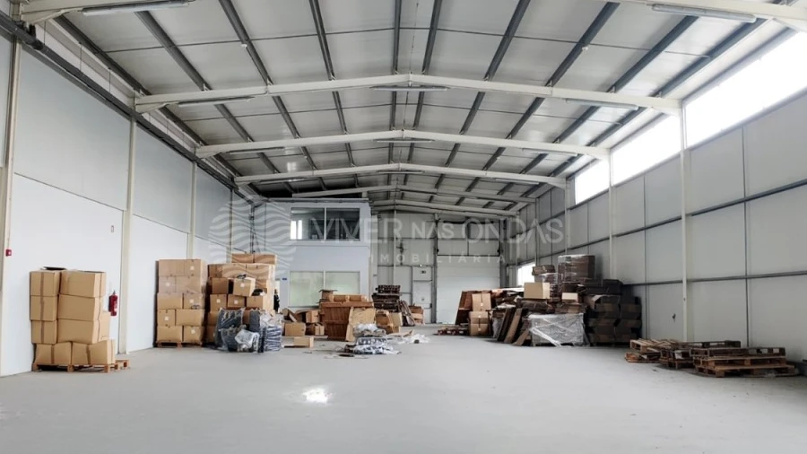 Armazém para Venda em Sande e São Lourenço