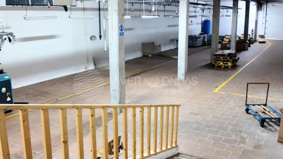 Armazém para Venda em Sande e São Lourenço