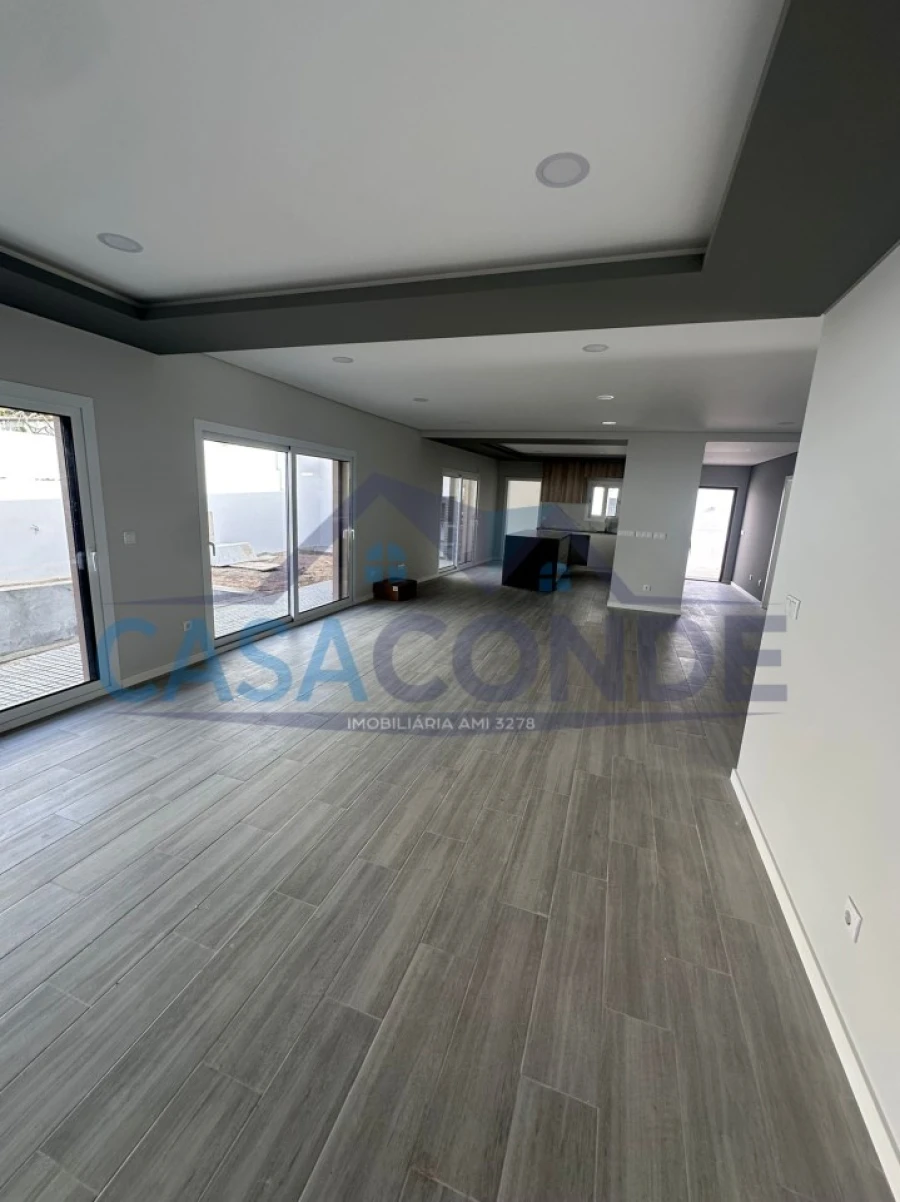 Moradia T4 para Venda em Seixal, Arrentela e Aldeia de Paio Pires Foto 3