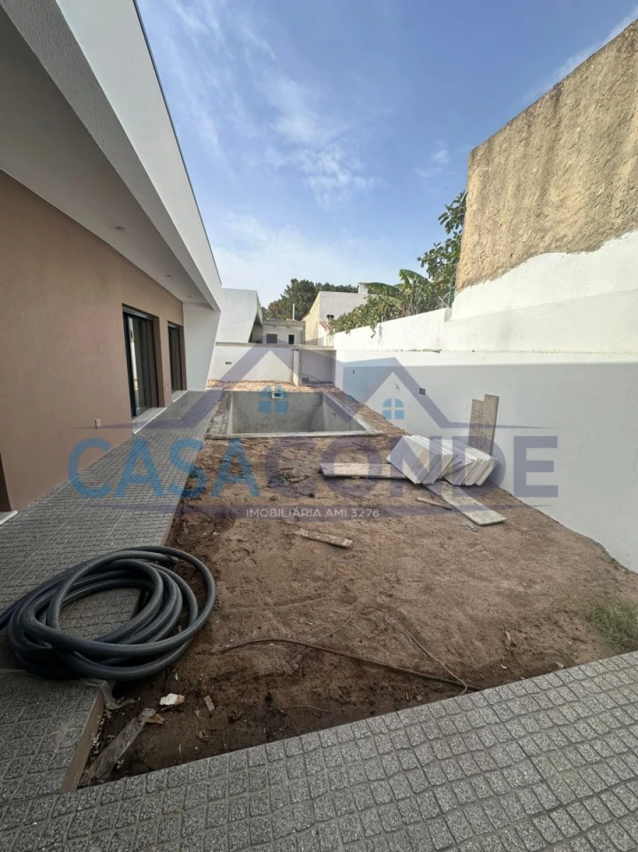 Moradia T4 para Venda em Seixal, Arrentela e Aldeia de Paio Pires Foto 27