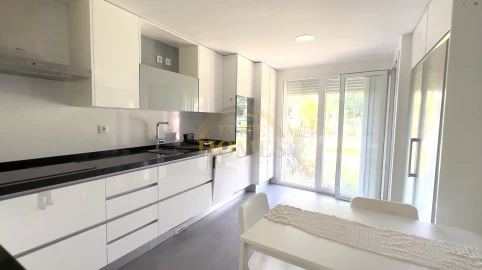 Apartamento T3 para Venda em Oeiras e São Julião da Barra, Paço de Arcos e Caxias
