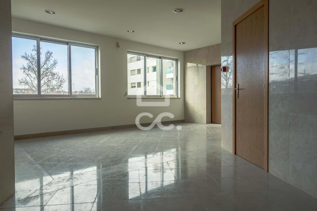 Escritório para Arrendamento em Abrantes (São Vicente e São João) e Alferrarede Foto 2